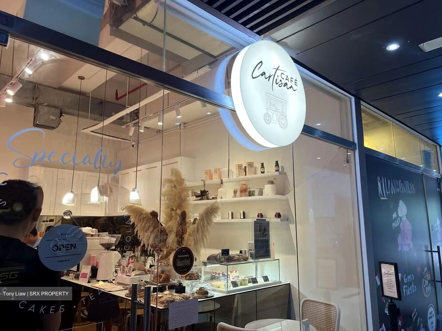 East Village (D16), Retail #568097881